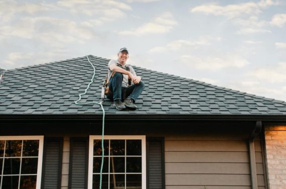 ROOFING CONTRACTORS